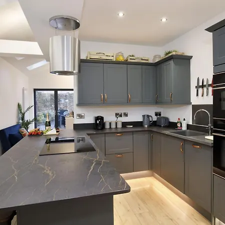 18 Darnborough *