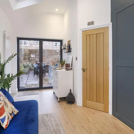 18 Darnborough *