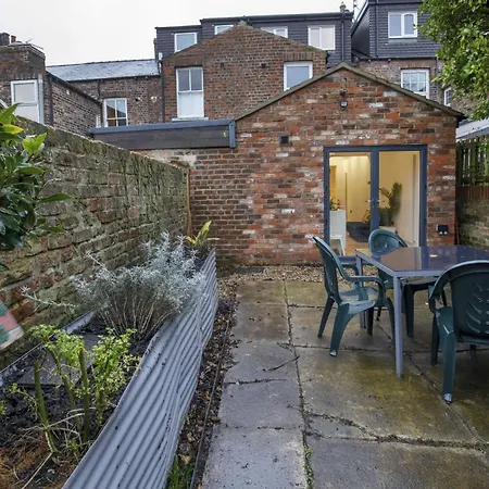18 Darnborough *